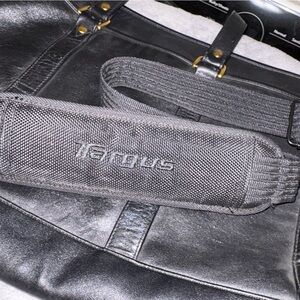 Targus Black Messenger Bag